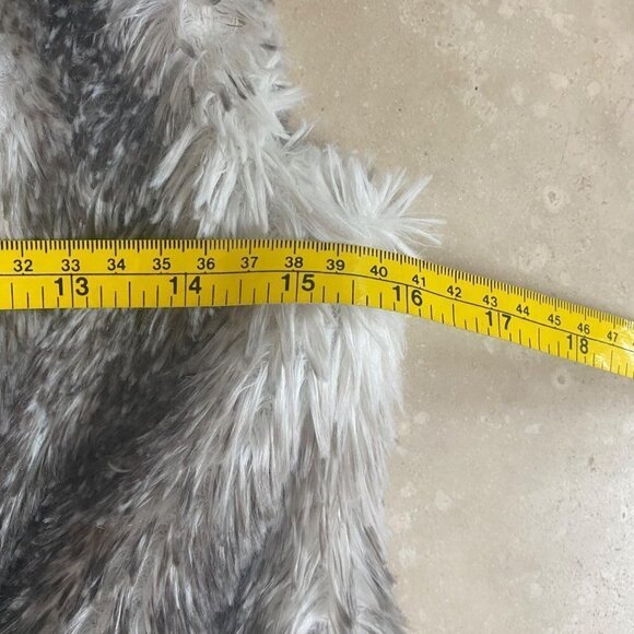 CAbi Aspen Faux Fur Vest Womens Size XS Brown Full Zip High Neck Sleeveless - Picture 8 of 14